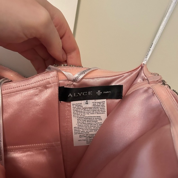 Gorgeous grad/formal dress - Picture 2 of 3